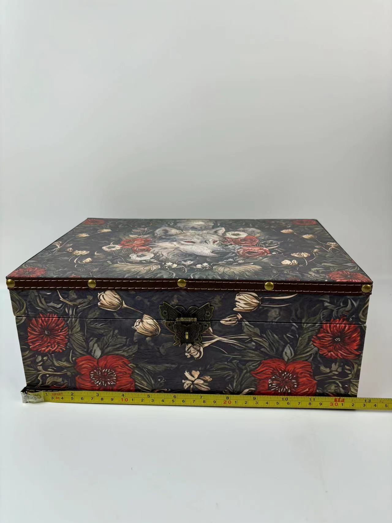 Wolf Wooden Box(arrive within 7 days)A7